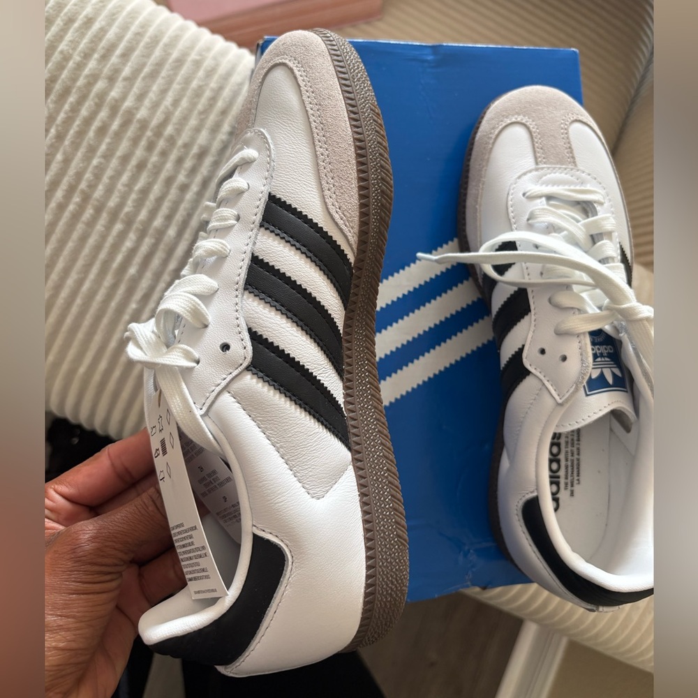 adidas White Black Samba Trainers with Gum Sole - Picture 4 of 7